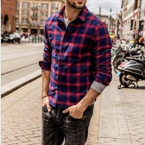 🌸 3/$25 Forever 21 Men Button Up Red and Blue Plaid Flannel Shirt, Size Medium